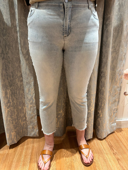 OMG Zoey Straight Capri Jeans