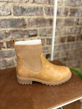 Load image into Gallery viewer, Cabin Fever Boots