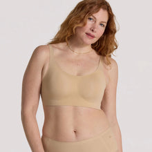 Load image into Gallery viewer, Structured Scoop Bra